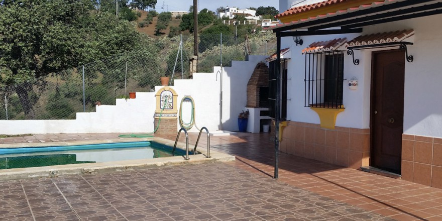 Achterkant-Casa-Vaver-Comares-Malaga-vakantiehuisinspanje.eu