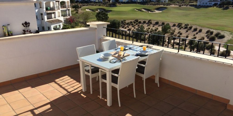 terras-groot-penthouse-hacienda-riquelme-sucina-vakantiehuis-in-spanje