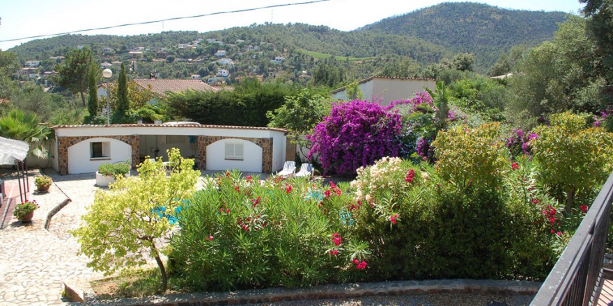 Tuin-2-Villa-Sotavent-Vall-Llobrega-vakantiehuis-in-spanje